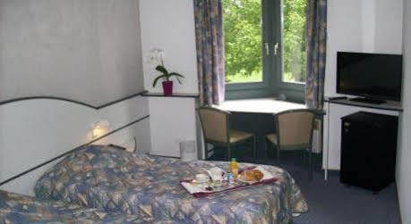 Hotel Restaurant La Tour Romaine - Haguenau - Strasbourg Nord Schweighouse-sur-Moder Exterior foto